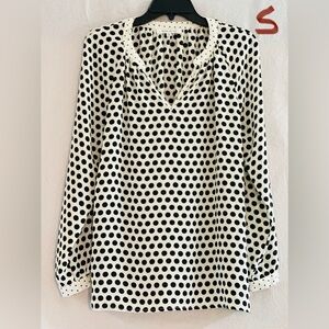 LADIES WHITE TOP WITH BLACK POLKA DOTS